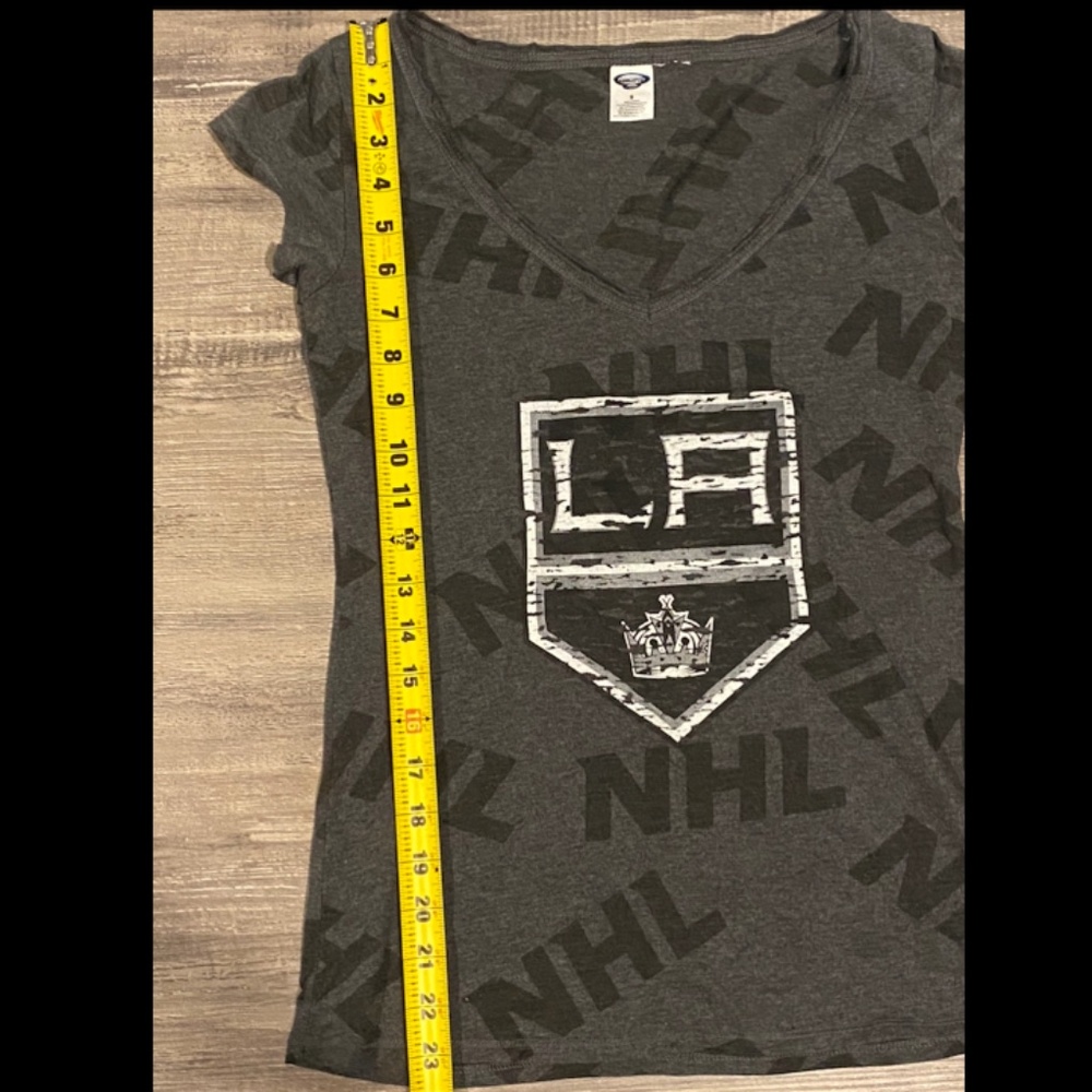 Women’s Los Angeles Kings V neck shirt - Picture 4 of 6